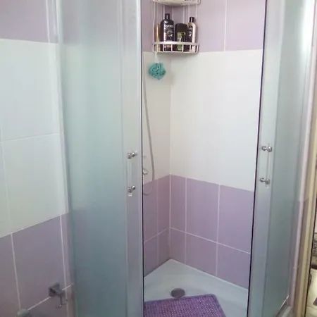 בית אירוח Sazani's Place פייר