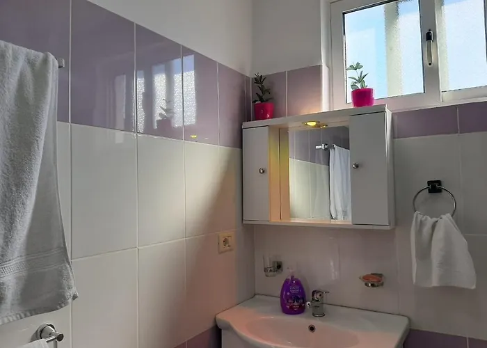 Sazani's Place Проживание в семье *